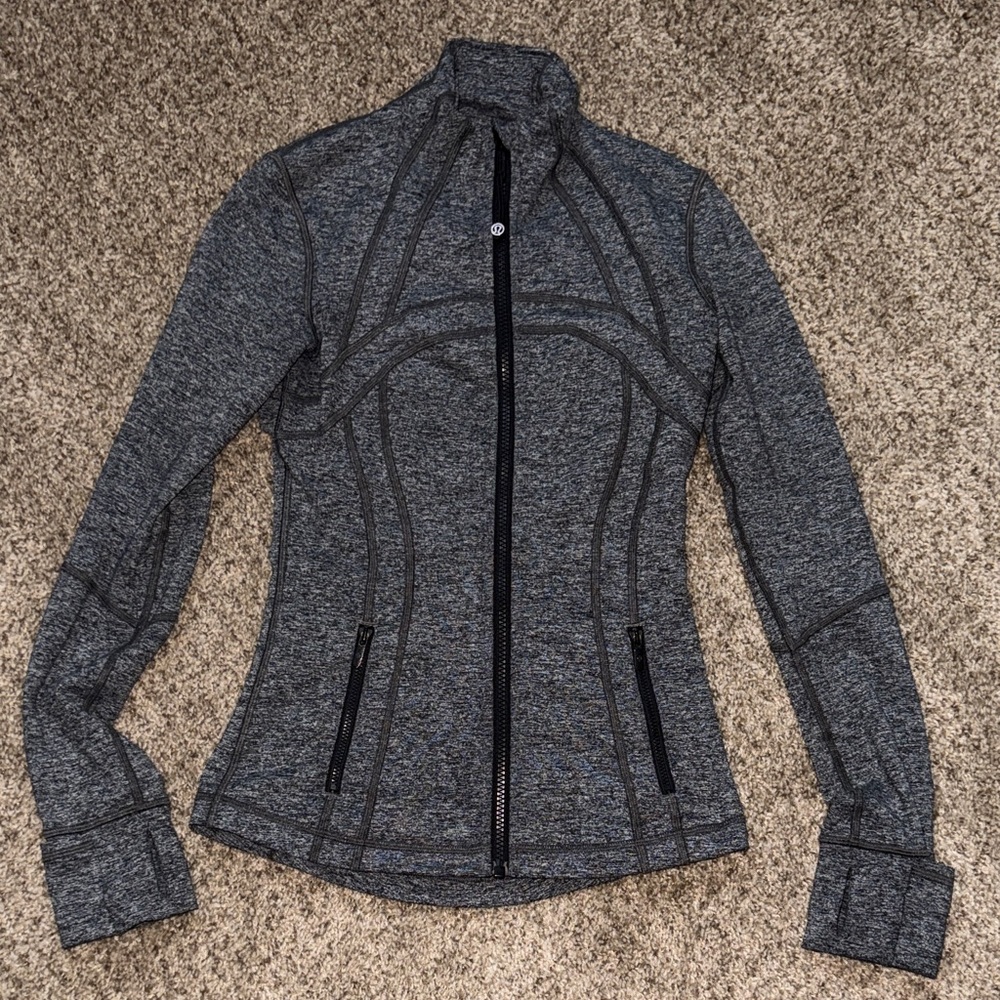 ✨100% AUTHENTIC LULULEMON DEFINE JACKET  GOOD/USED HEATHER GRAY & BLACK SIZE 2✨
